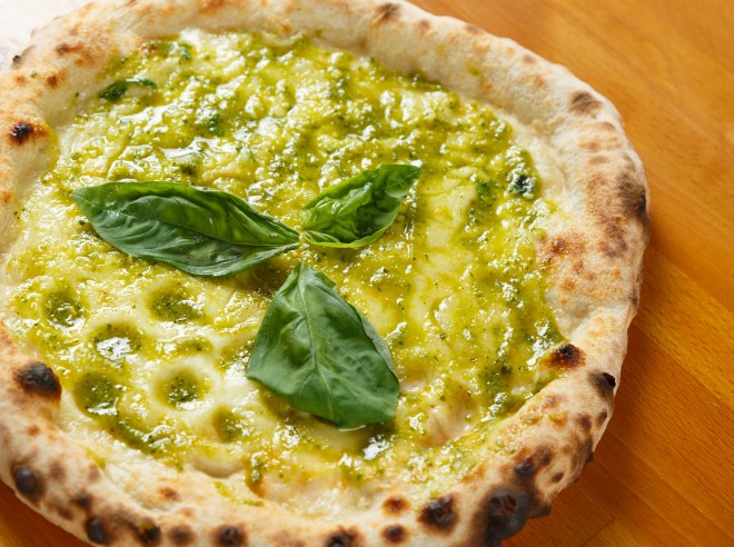 S.E PIZZA PESTO E STRACCIATELLA GIGANTE